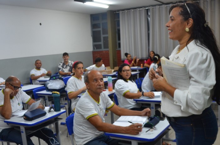 Goiás abre inscrições para Educação de Jovens e Adultos com opção semipresencial